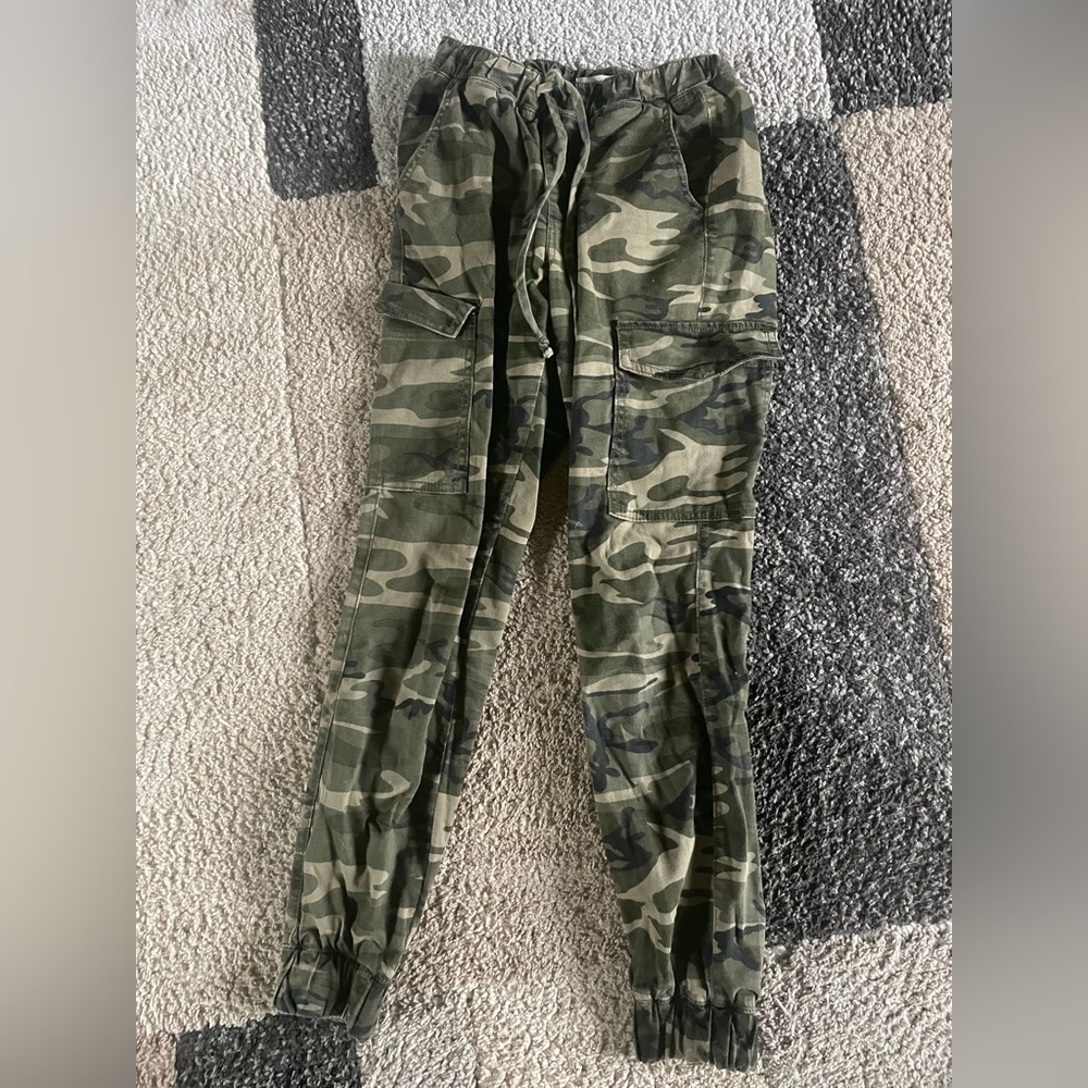 Women cameo pants size medium